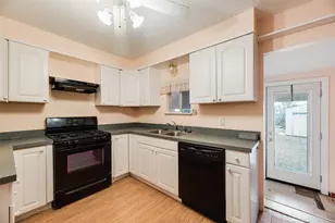 6737 Lakeside Dr, Lake Worth, TX 76135 - Photo 9