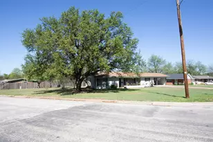 914 Fairview St, Graham, TX 76450 - Photo 17