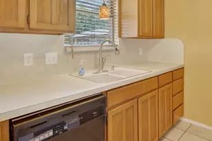 716 Nicole Dr, Burleson, TX 76028 - Photo 13