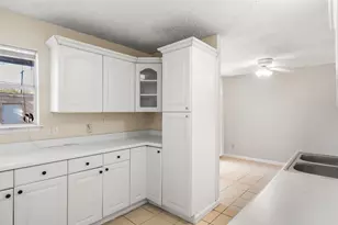 427 Arborview Dr, Garland, TX 75043 - Photo 7