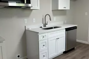 407 N Justin Ave, Dallas, TX 75211 - Photo 1