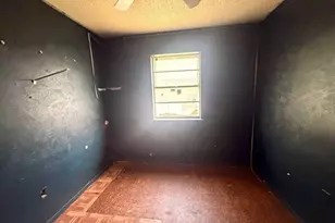 1814 SE 14th St, Grand Prairie, TX 75051 - Photo 11