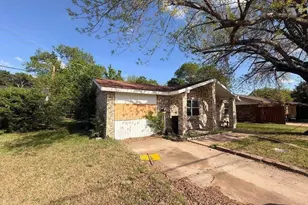 1814 SE 14th St, Grand Prairie, TX 75051 - Photo 1