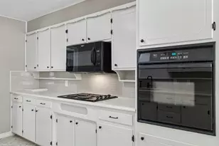 3920 Georgian Dr, Haltom City, TX 76117 - Photo 13