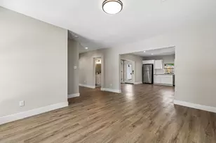 104 W 2nd St, Waxahachie, TX 75165 - Photo 3