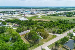 211 W Long St, Elm Mott, TX 76640 - Photo 21