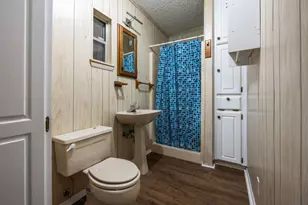 211 W Long St, Elm Mott, TX 76640 - Photo 9