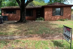 909 Sunnyvale Dr, Arlington, TX 76010 - Photo 1