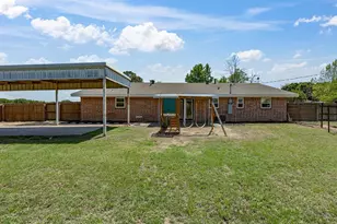 1312 Rock St, Bowie, TX 76230 - Photo 5
