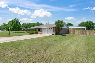 1312 Rock St, Bowie, TX 76230 - Photo 33
