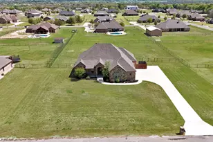 404 Spring Valley Rd, Weatherford, TX 76087 - Photo 3