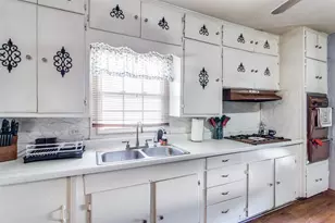 2210 24th St, Fort Worth, TX 76164 - Photo 17