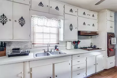 2210 24th Street, Fort Worth, TX 76164 - Photo 5