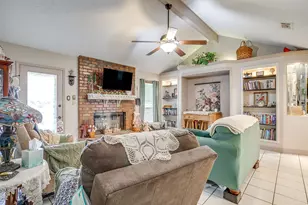 809 Castleview Dr, Arlington, TX 76001 - Photo 13