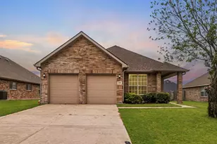 210 Silver Spur Dr, Waxahachie, TX 75165 - Photo 1
