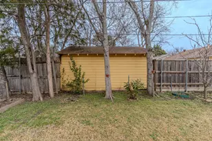 8927 Diceman Dr, Dallas, TX 75218 - Photo 33