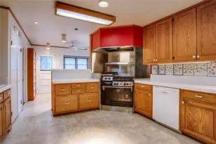 1439 Junior Dr, Dallas, TX 75208 - Photo 9