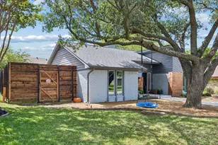 3116 Kingsbridge Dr, Plano, TX 75075 - Photo 3