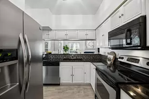 217 Cimarron Trail, Irving, TX 75063 - Photo 13