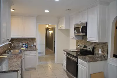 720 Ash Street, Burleson, TX 76028 - Photo 3