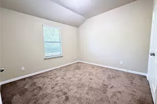 304 Basil St, Garland, TX 75040 - Photo 17