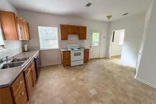 114 E Hull St, Denison, TX 75021 - Photo 9