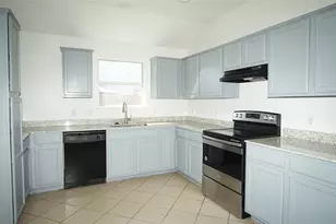 319 13th St, Grand Prairie, TX 75051 - Photo 3