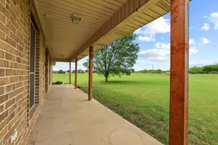 386 Scoggins Rd, Tioga, TX 76271 - Photo 9