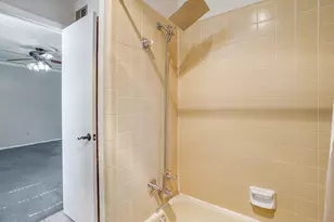 728 NW Douglas St, Burleson, TX 76028 - Photo 15