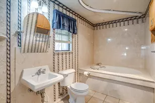 728 NW Douglas St, Burleson, TX 76028 - Photo 23