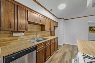 3205 Harvard St N, Irving, TX 75062 - Photo 3