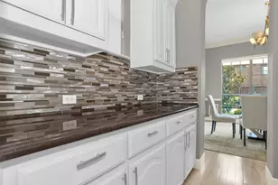 8631 Lohr Valley Rd, Irving, TX 75063 - Photo 9