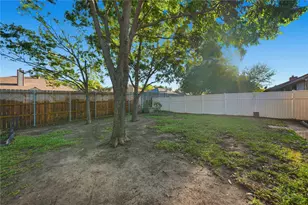 1129 W Hills Terrace, Saginaw, TX 76179 - Photo 33