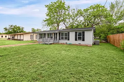 203 S Lancaster Street, Granbury, TX 76048 - Photo 3