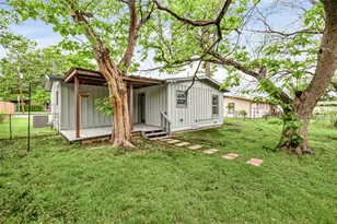 203 S Lancaster St, Granbury, TX 76048 - Photo 7