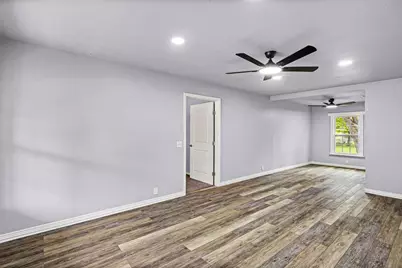 203 S Lancaster Street, Granbury, TX 76048 - Photo 5