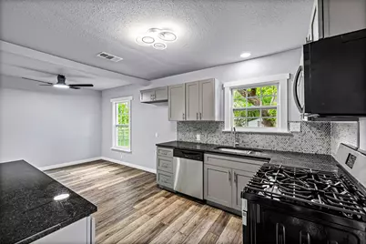 203 S Lancaster Street, Granbury, TX 76048 - Photo 11