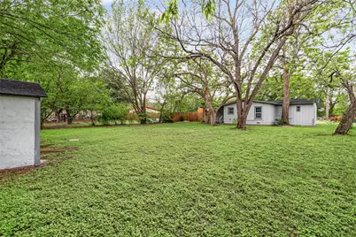 203 S Lancaster Street, Granbury, TX 76048 - Photo 33