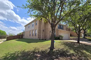 687 Morgan Dr, Grand Prairie, TX 75052 - Photo 3