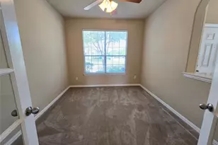 687 Morgan Dr, Grand Prairie, TX 75052 - Photo 5