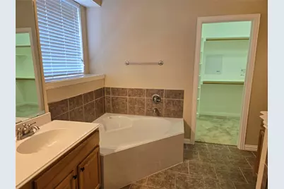 687 Morgan Drive, Grand Prairie, TX 75052 - Photo 15