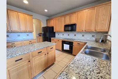 687 Morgan Drive, Grand Prairie, TX 75052 - Photo 9