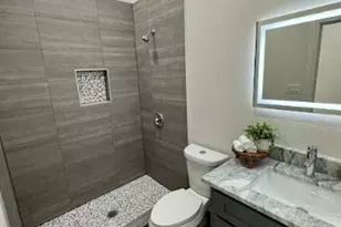 915 E Humbolt St, Fort Worth, TX 76104 - Photo 9