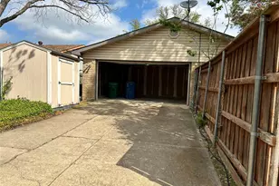 1806 Clear Creek Ln, Carrollton, TX 75007 - Photo 27