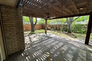 1806 Clear Creek Ln, Carrollton, TX 75007 - Photo 25