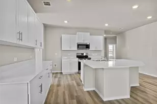 904 Traction Trl, Cleburne, TX 76031 - Photo 9