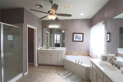 209 Park Meadows Drive, Euless, TX 76039 - Photo 19