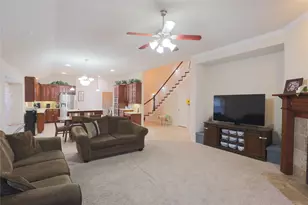 209 Park Meadows Dr, Euless, TX 76039 - Photo 5