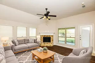 826 Graham Dr, Burleson, TX 76028 - Photo 3