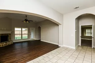 826 Graham Dr, Burleson, TX 76028 - Photo 5